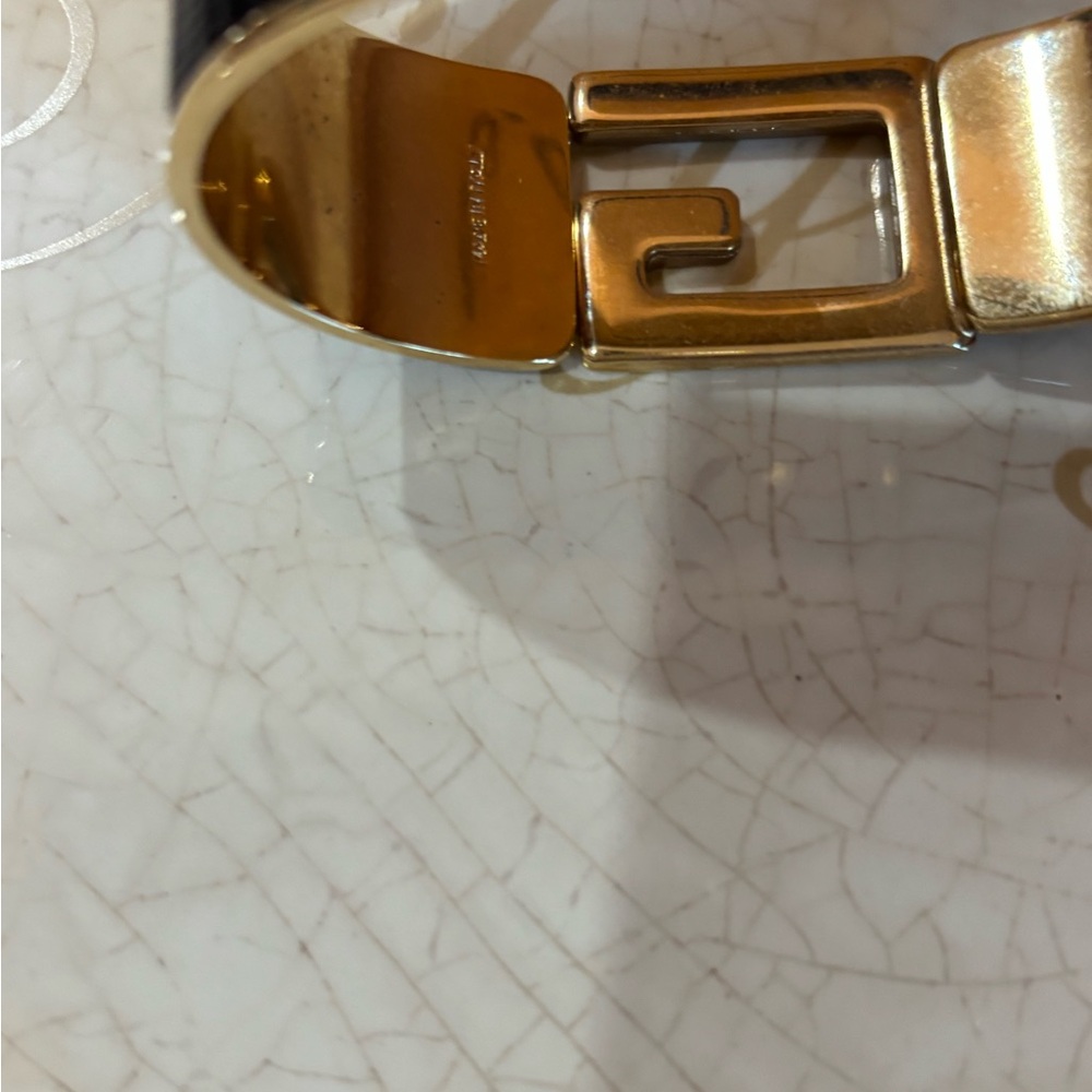 Gucci single gold G plaque logo cuff bangle bracelet black lizard skin - Picture 5 of 8